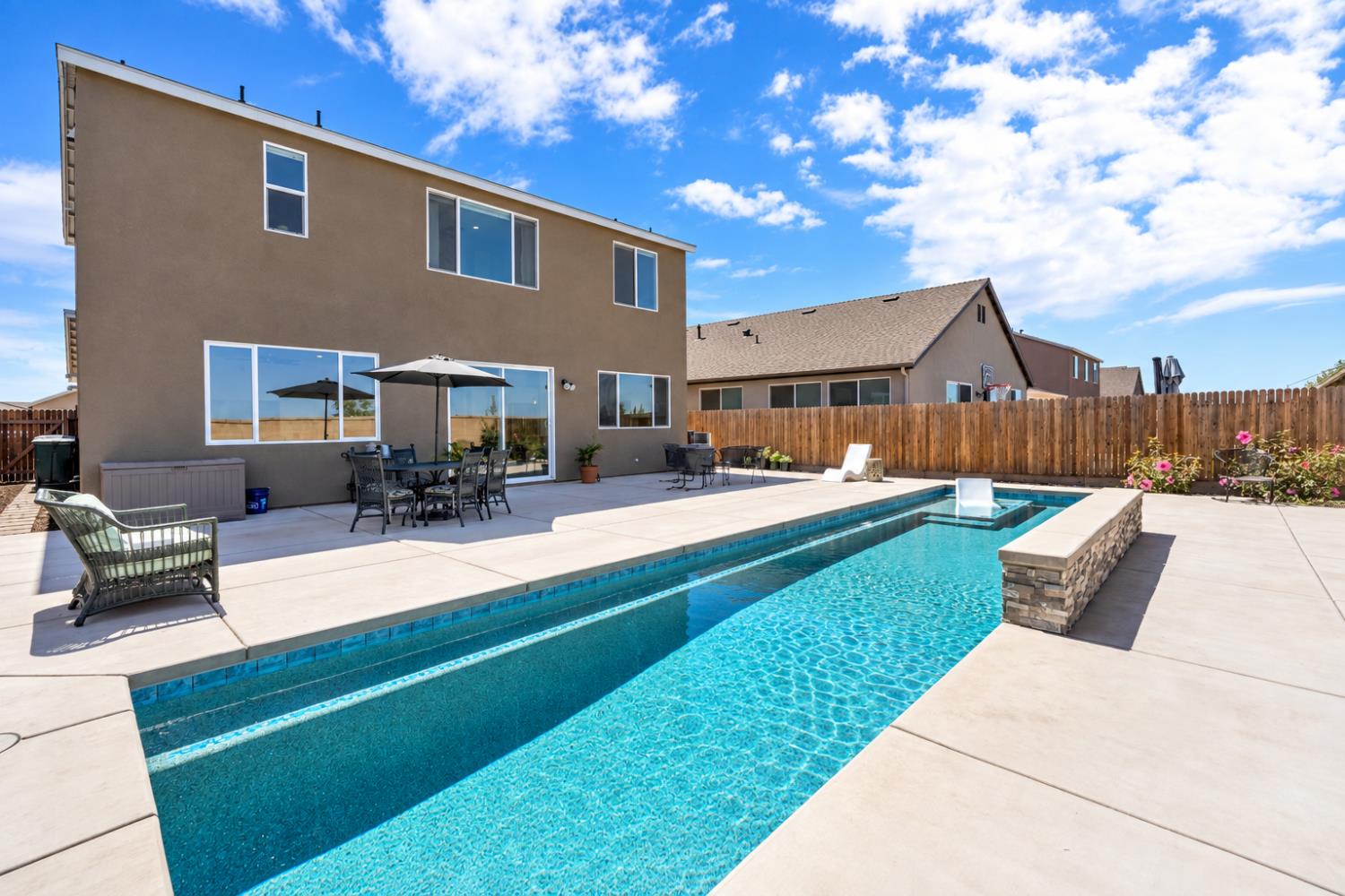 6154 E Ramona Way, Fresno, CA 93727