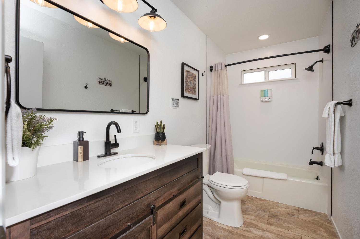 42442 Buckeye Rd, Oakhurst, CA 93644