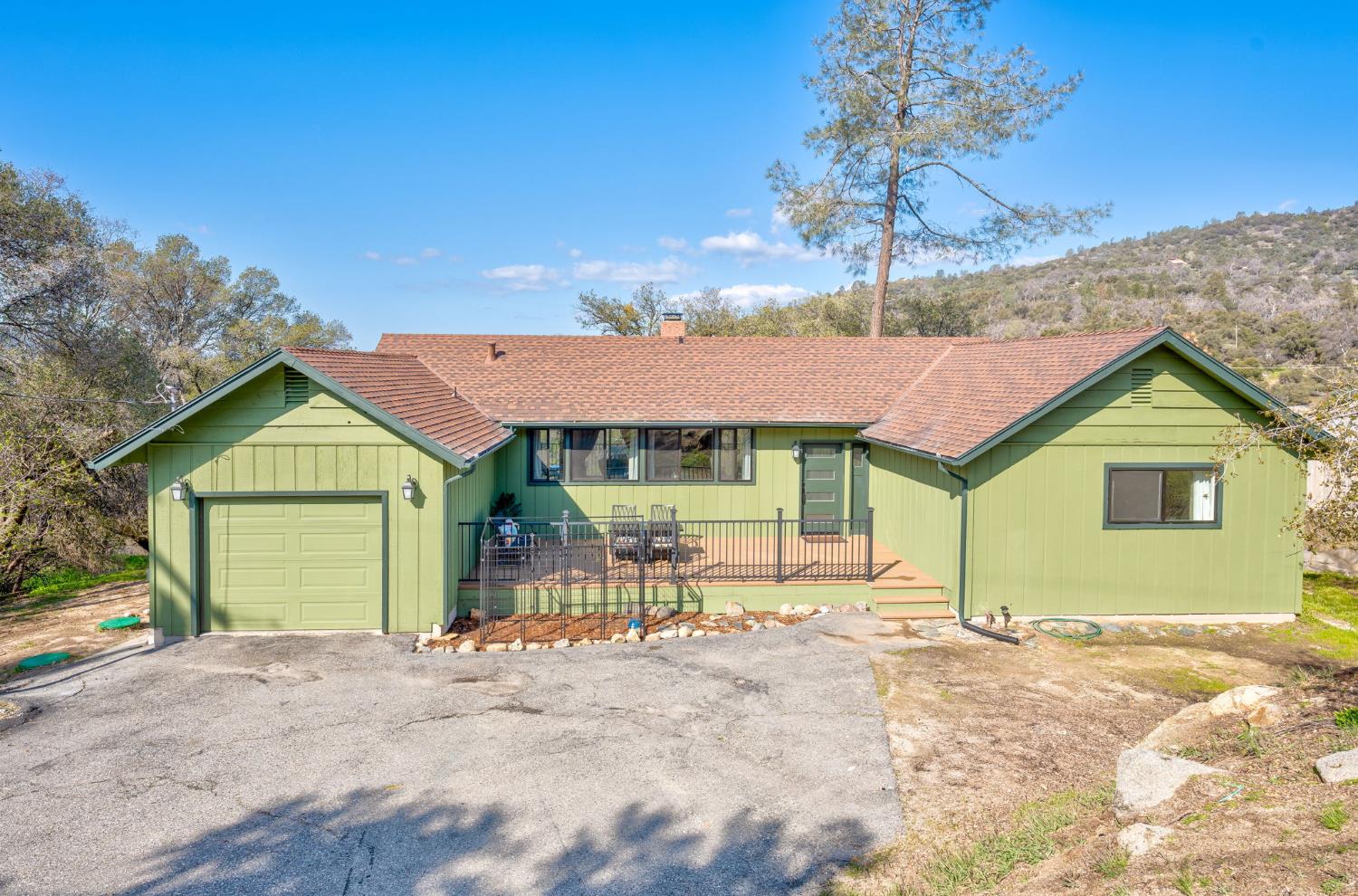 42442 Buckeye Rd, Oakhurst, CA 93644