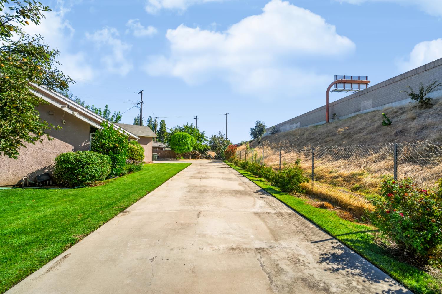 4683 E Norwich Ave, Fresno, CA 93726