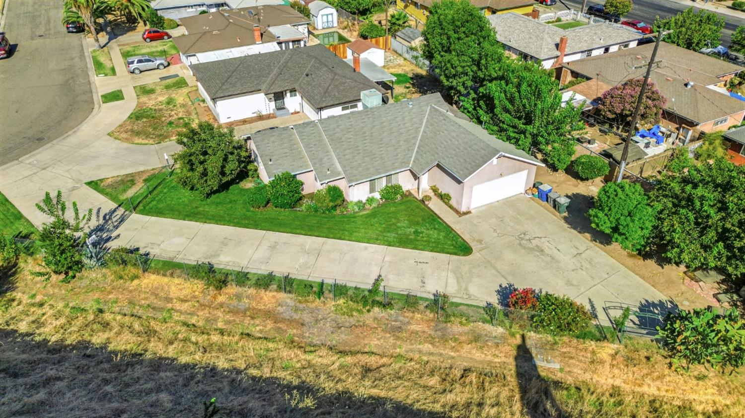 4683 E Norwich Ave, Fresno, CA 93726