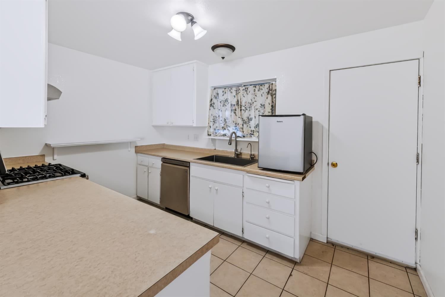 4683 E Norwich Ave, Fresno, CA 93726