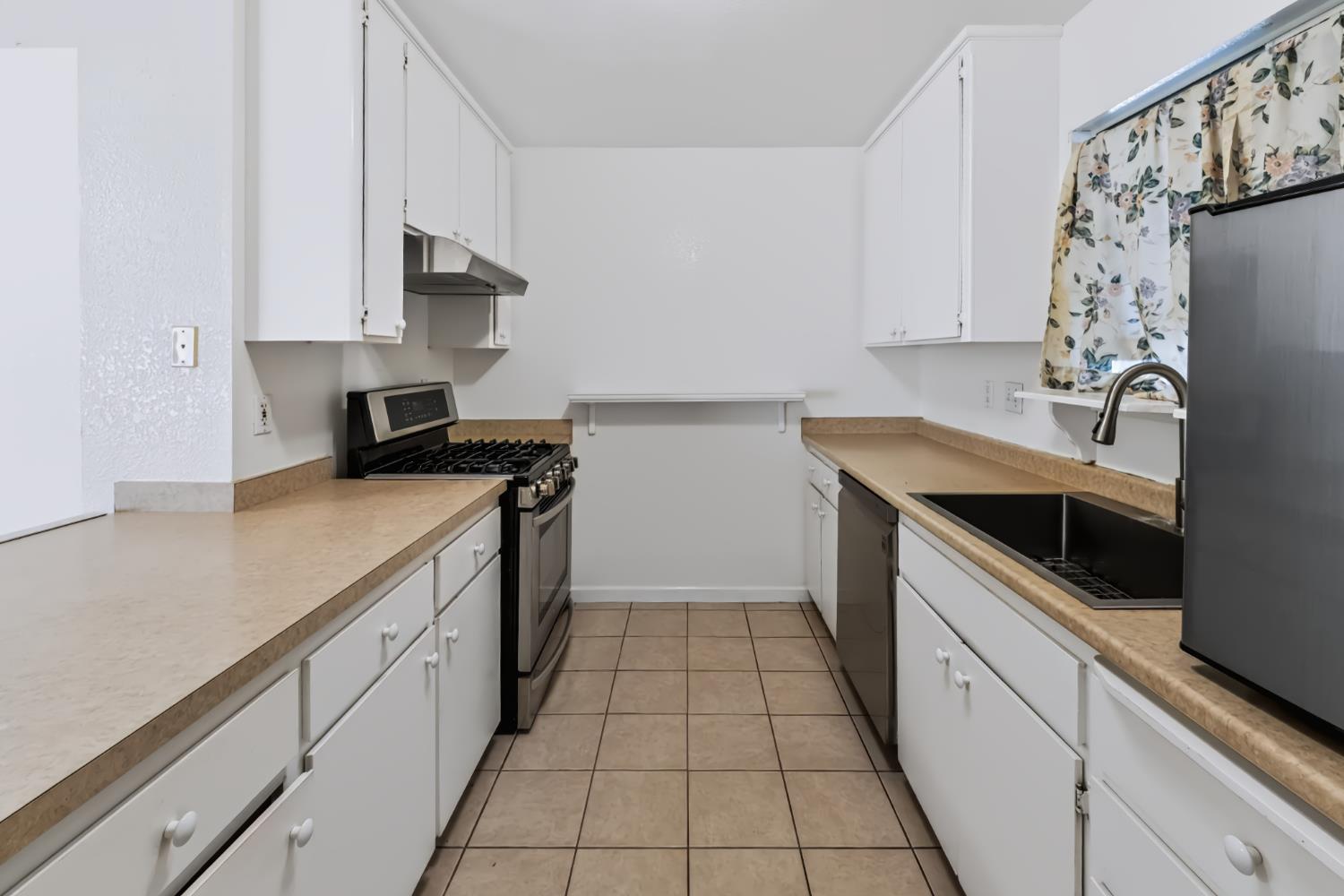 4683 E Norwich Ave, Fresno, CA 93726