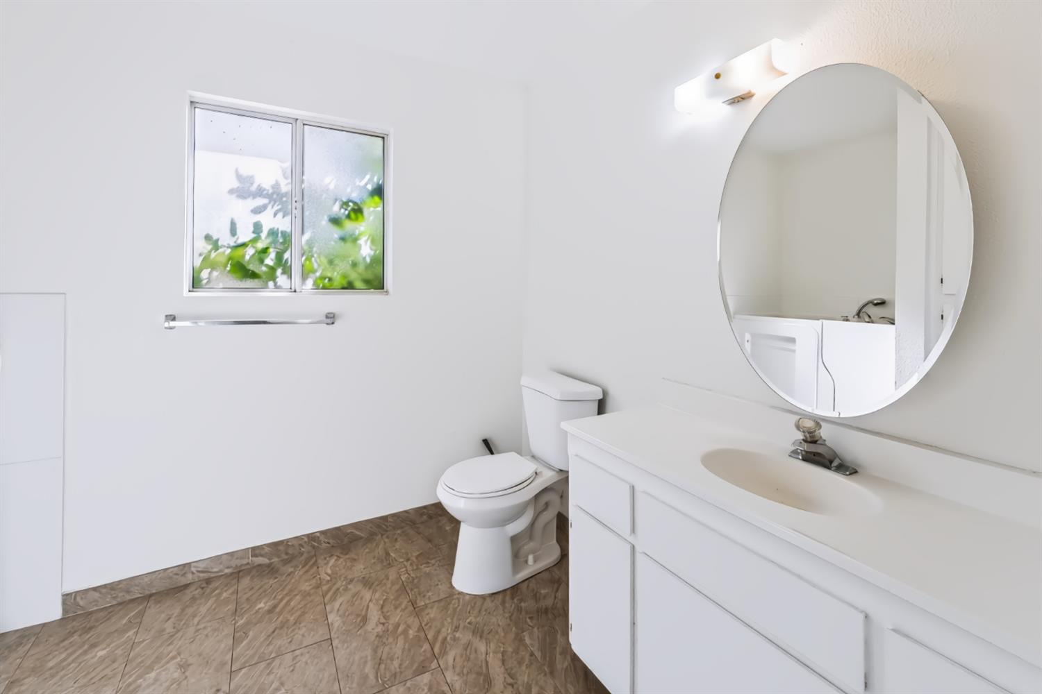 4683 E Norwich Ave, Fresno, CA 93726