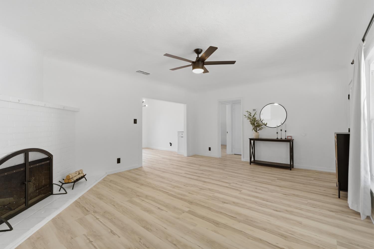 16 E Andrews Ave, Fresno, CA 93704