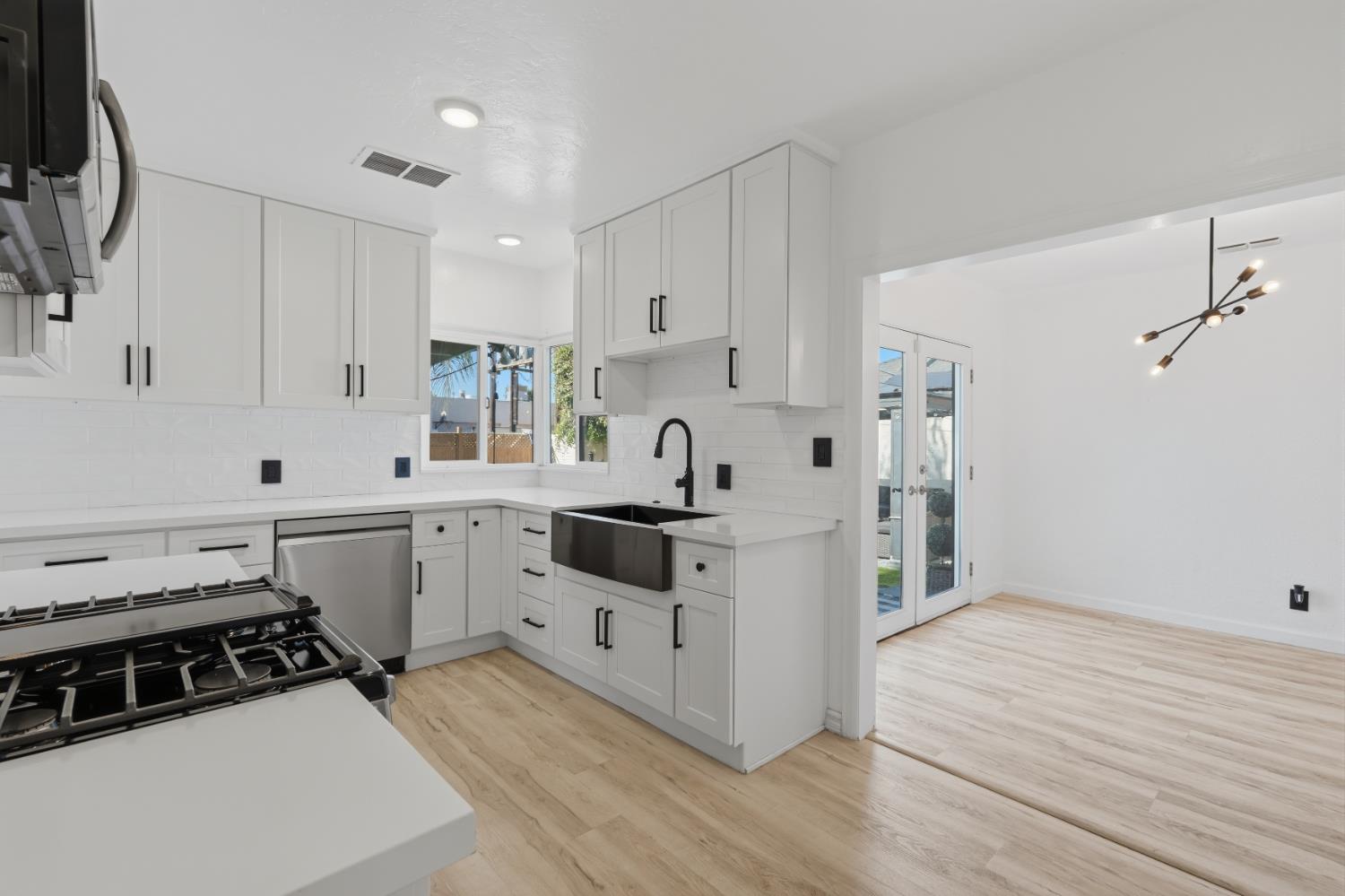 16 E Andrews Ave, Fresno, CA 93704