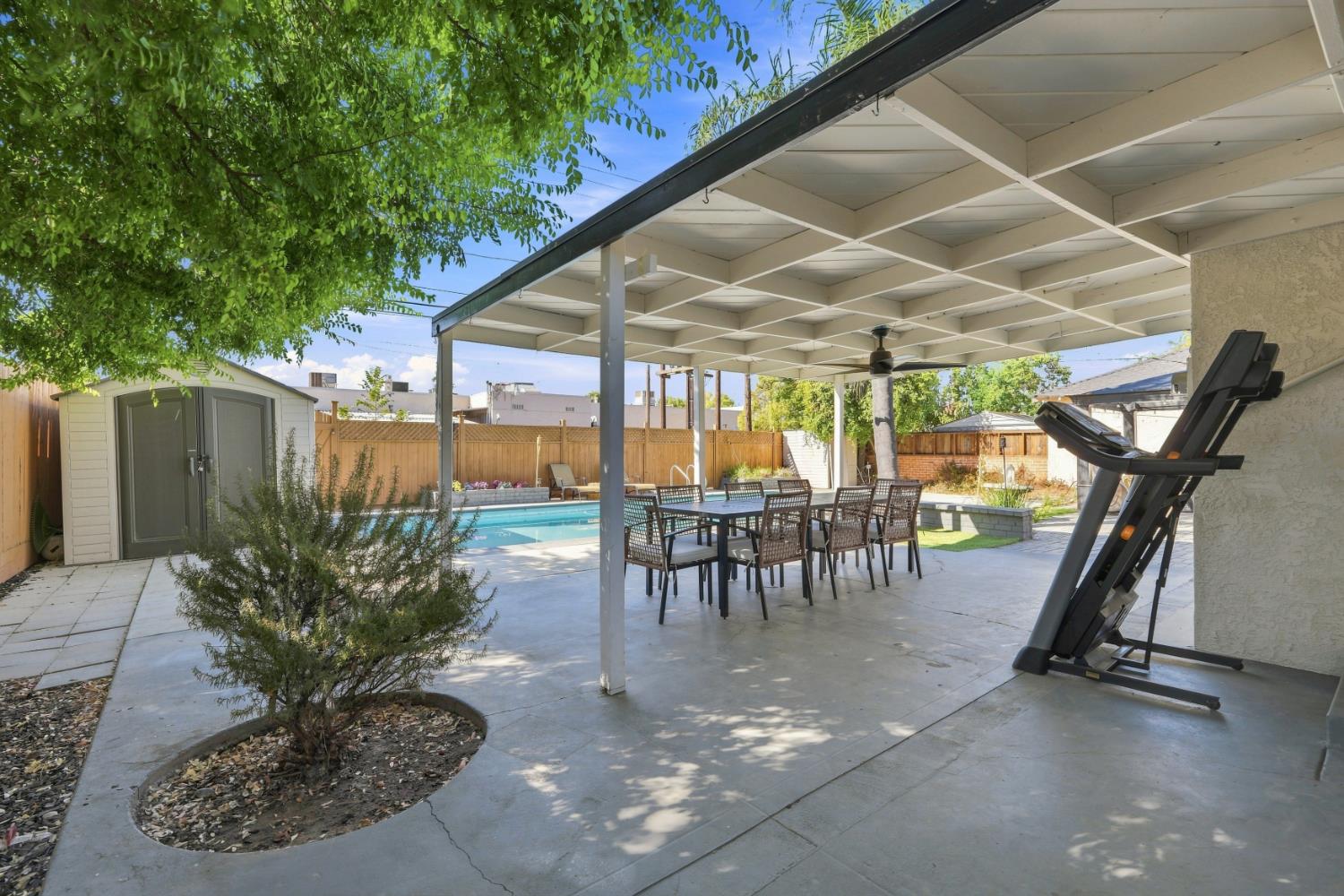 16 E Andrews Ave, Fresno, CA 93704