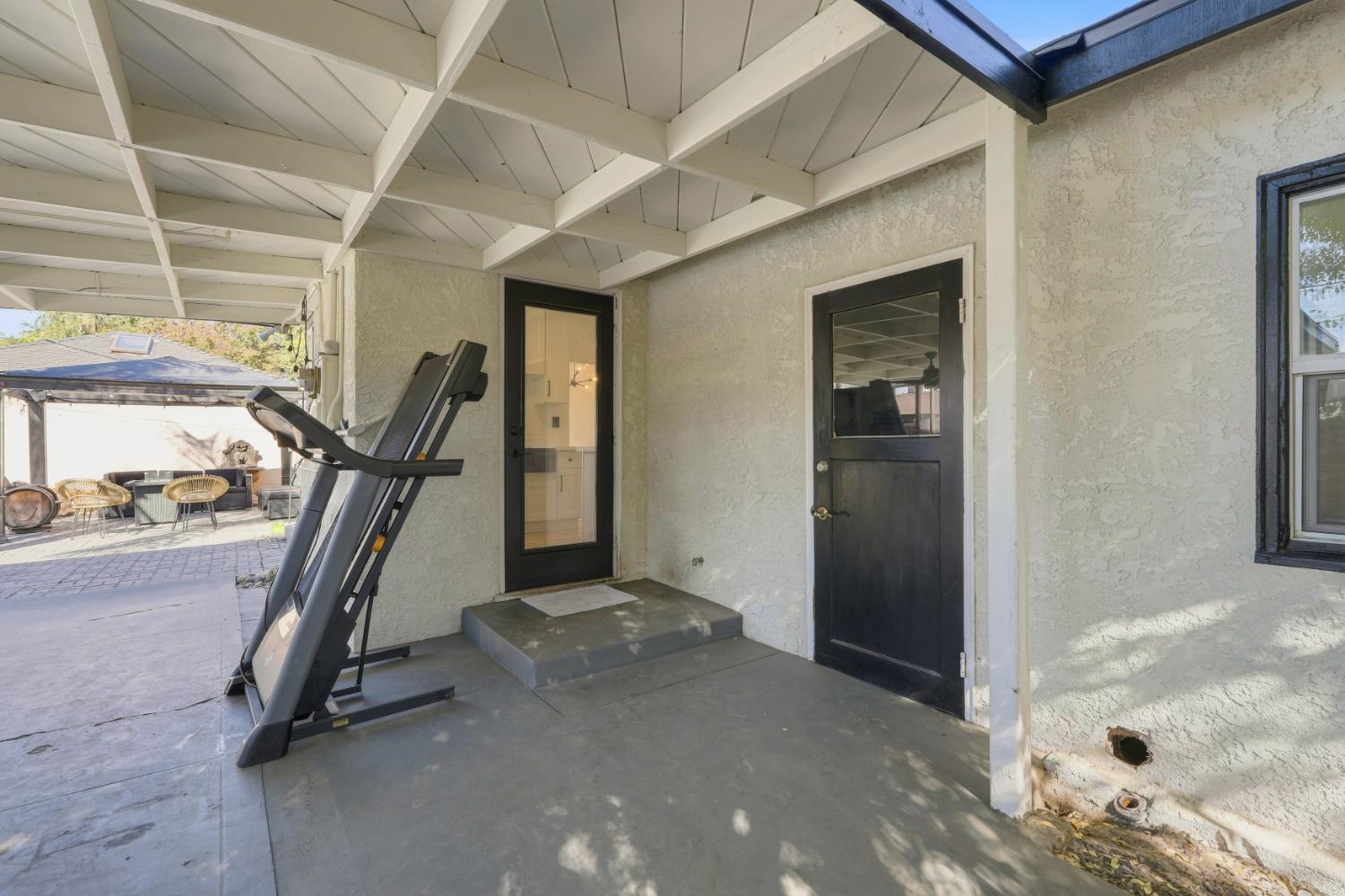 16 E Andrews Ave, Fresno, CA 93704