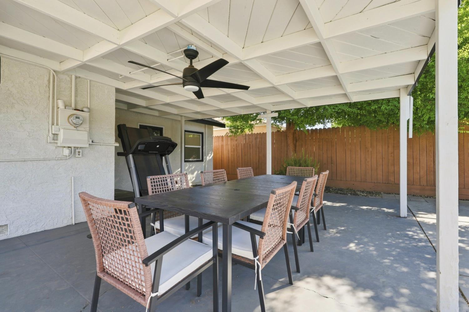 16 E Andrews Ave, Fresno, CA 93704