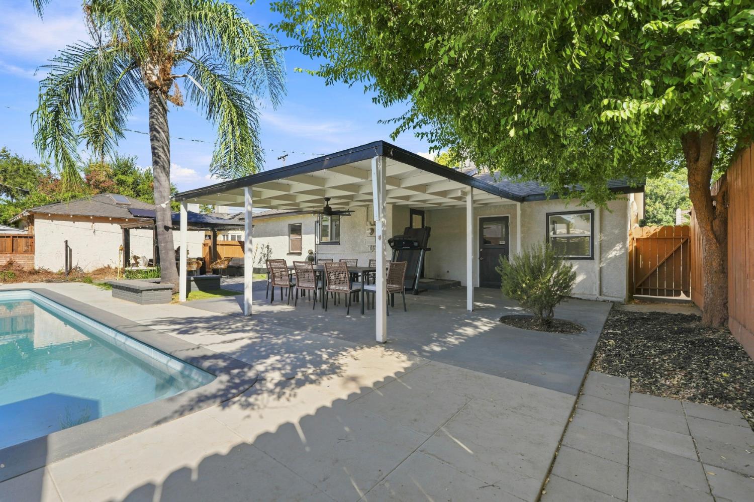 16 E Andrews Ave, Fresno, CA 93704