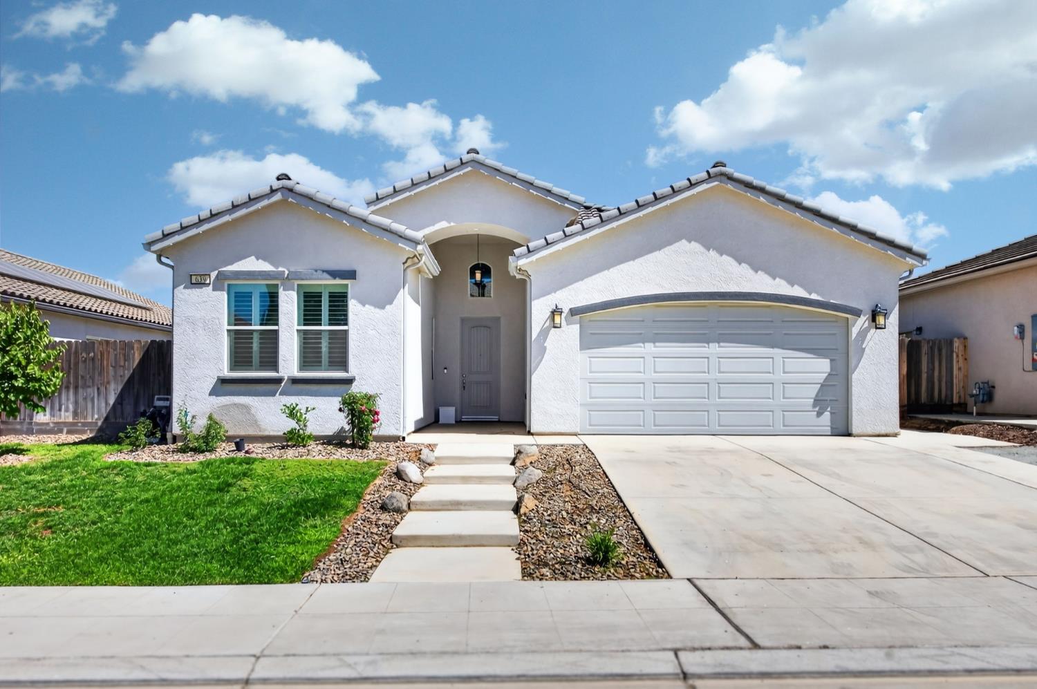 639 Mesa Dr S, Madera, CA 93636