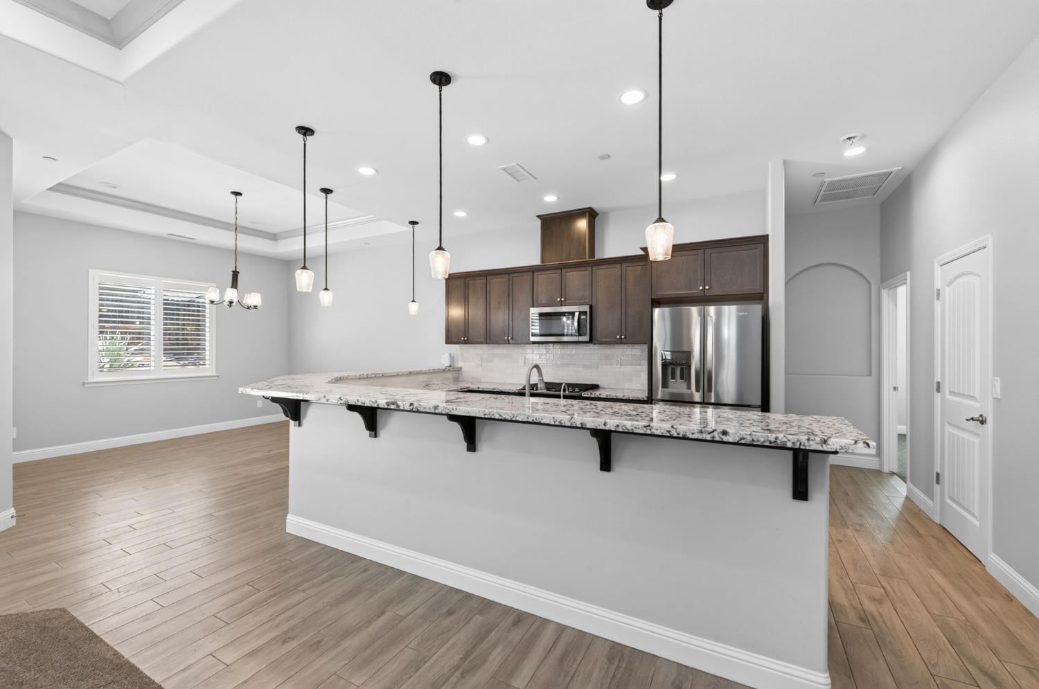 639 Mesa Dr S, Madera, CA 93636