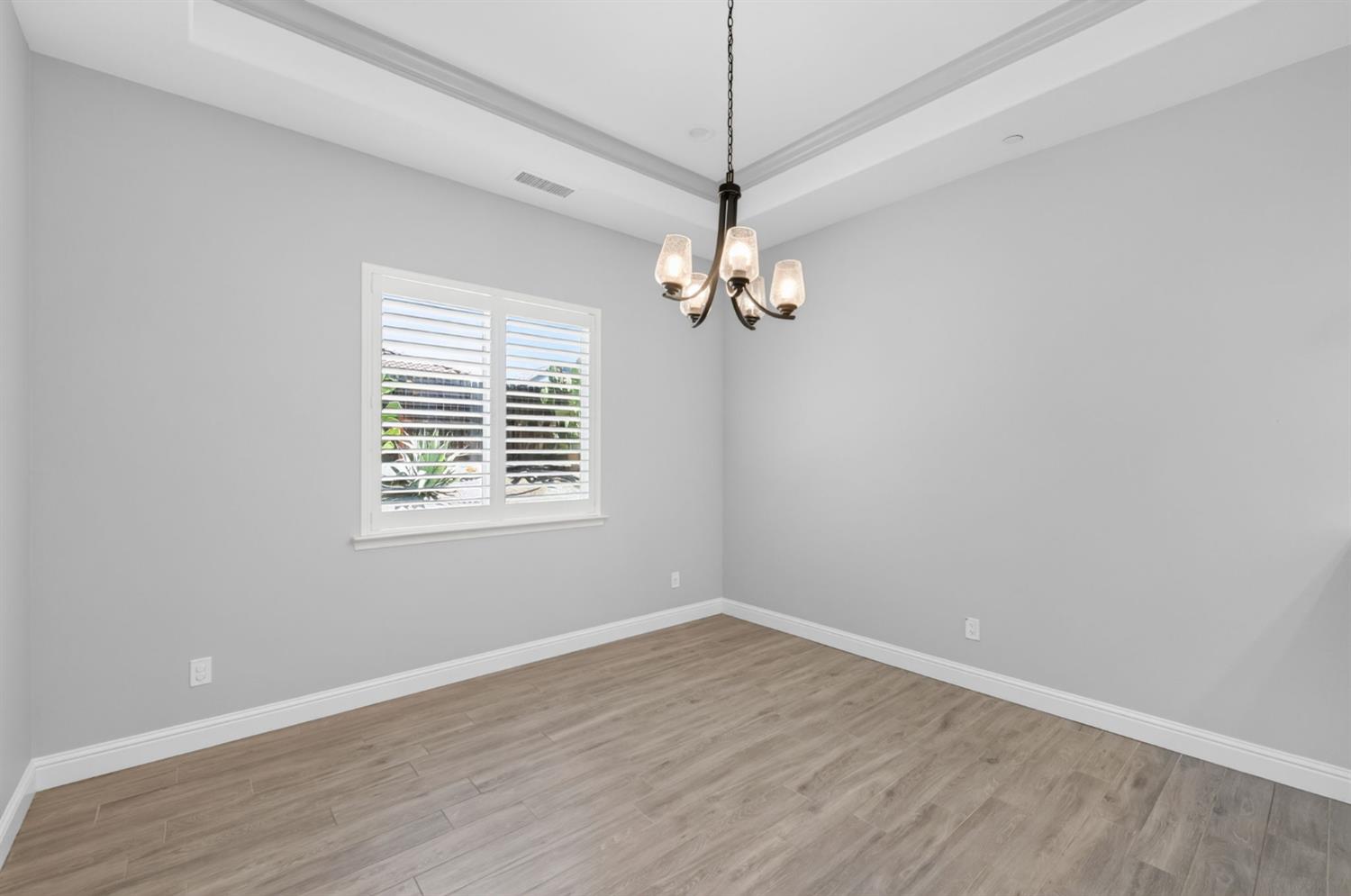 639 Mesa Dr S, Madera, CA 93636