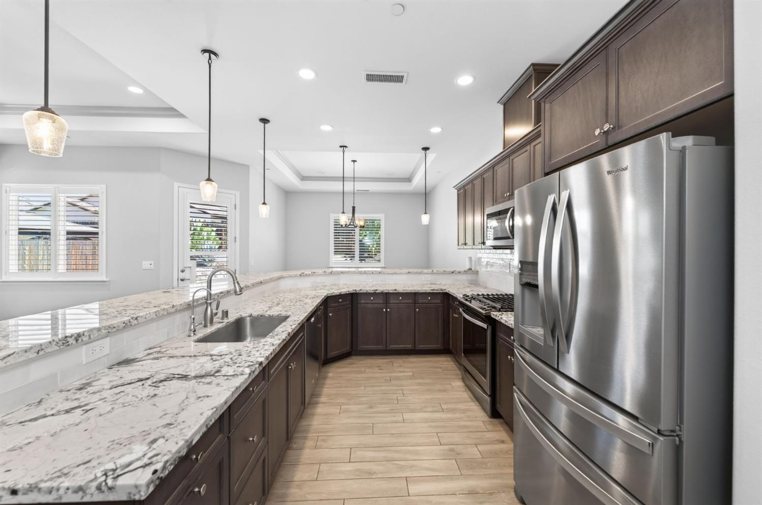 639 Mesa Dr S, Madera, CA 93636
