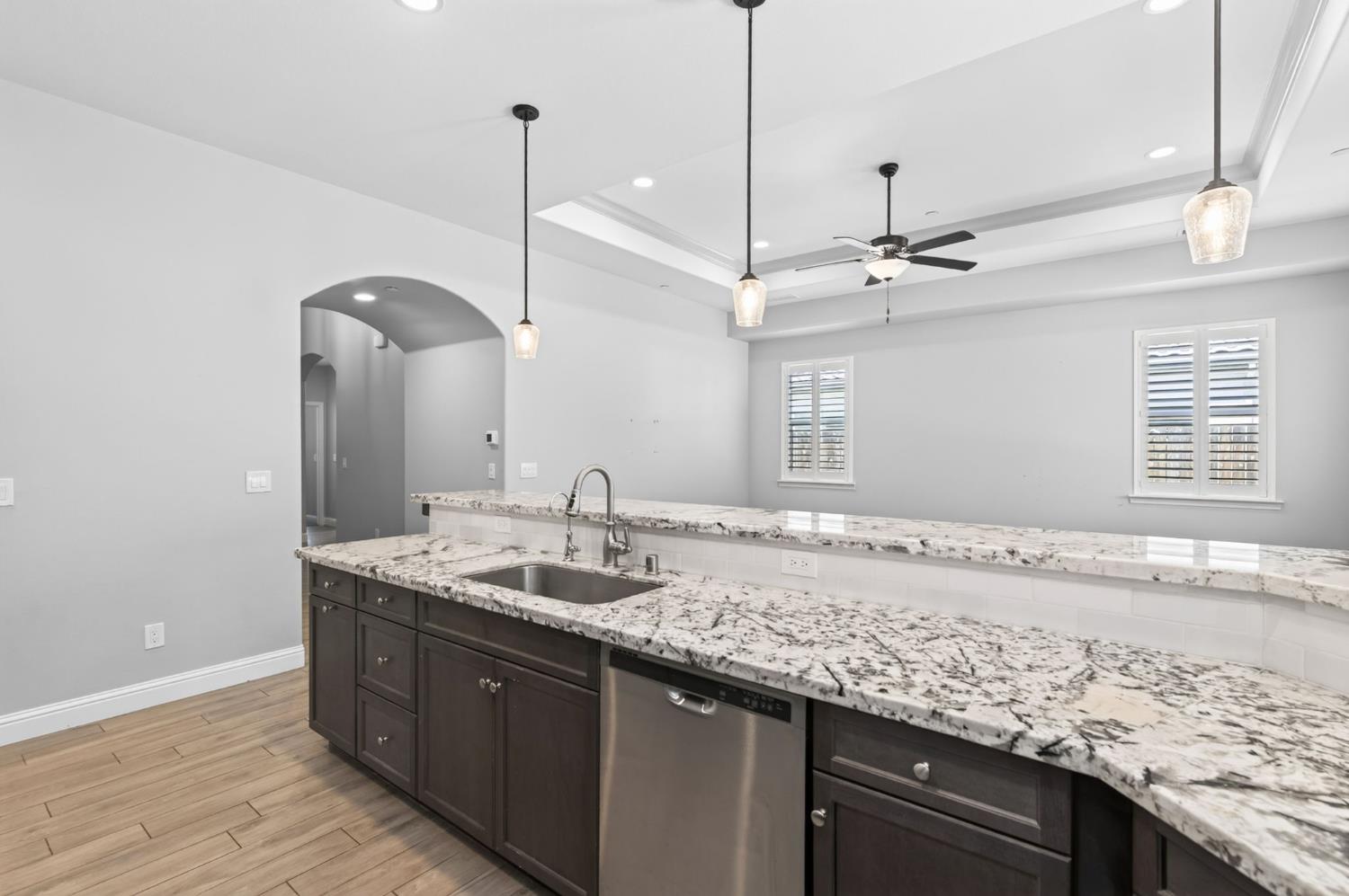 639 Mesa Dr S, Madera, CA 93636