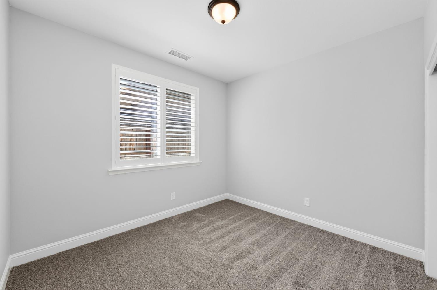 639 Mesa Dr S, Madera, CA 93636