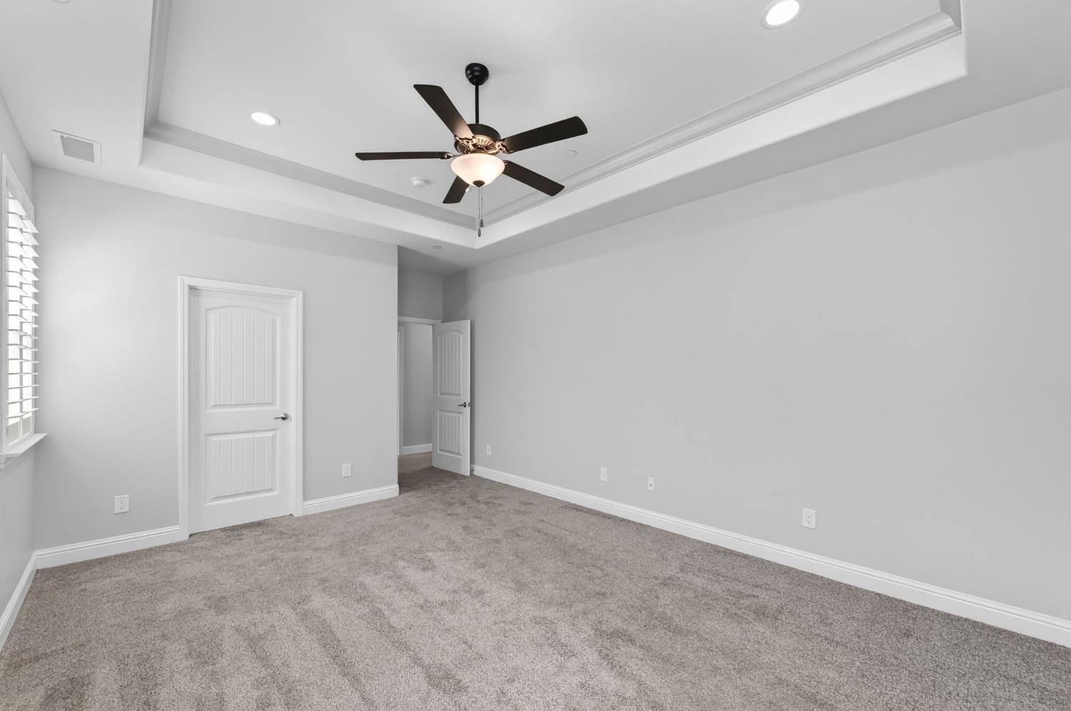 639 Mesa Dr S, Madera, CA 93636