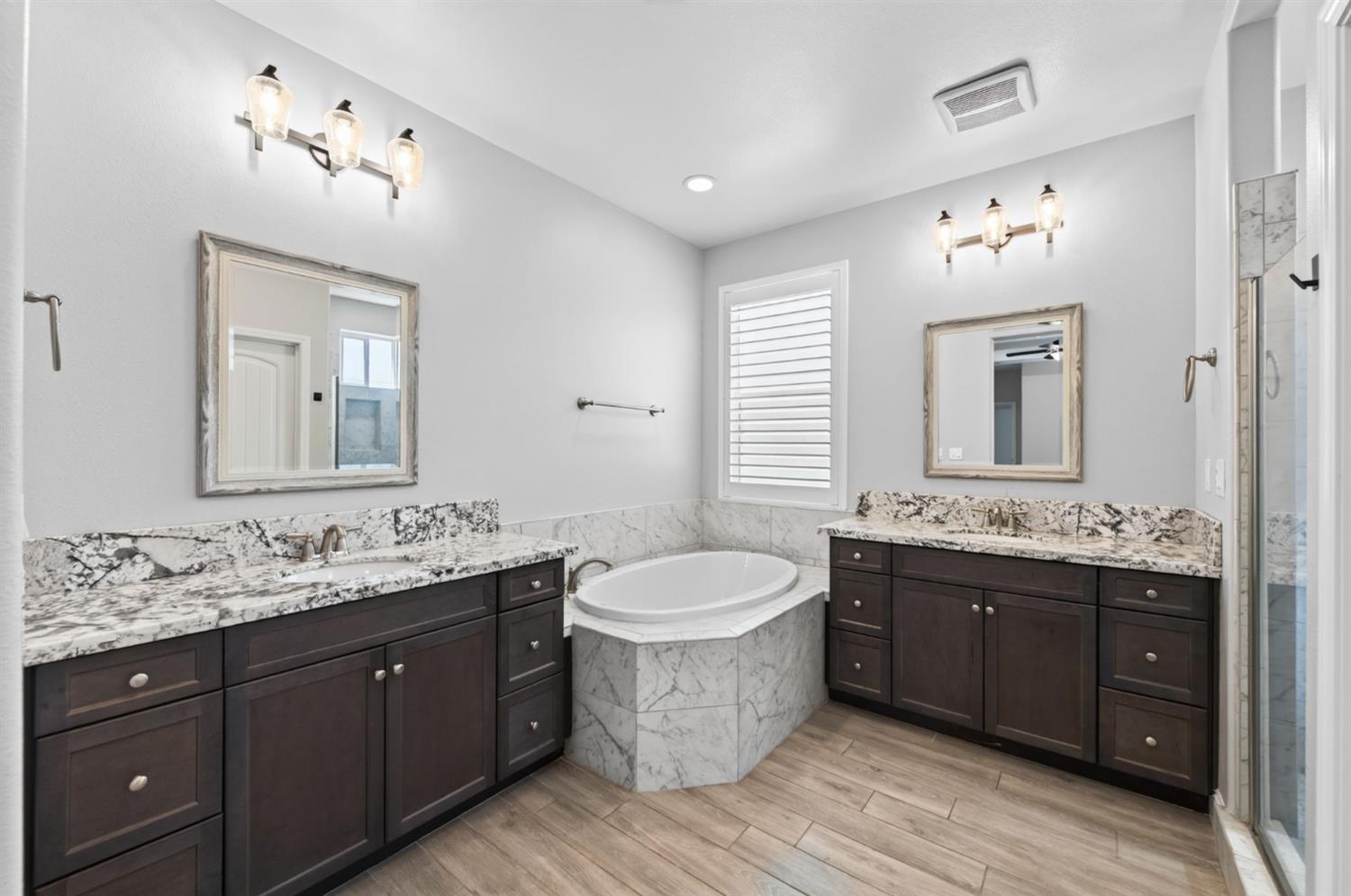 639 Mesa Dr S, Madera, CA 93636
