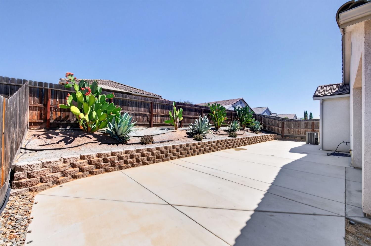 639 Mesa Dr S, Madera, CA 93636