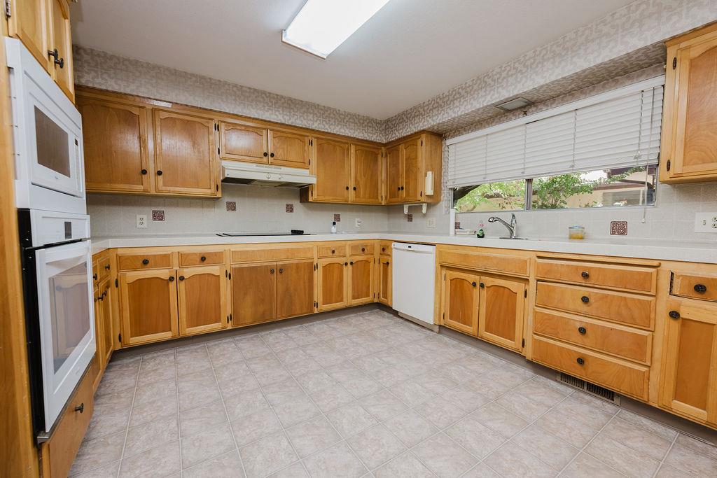 1740 W Celeste Ave, Fresno, CA 93711