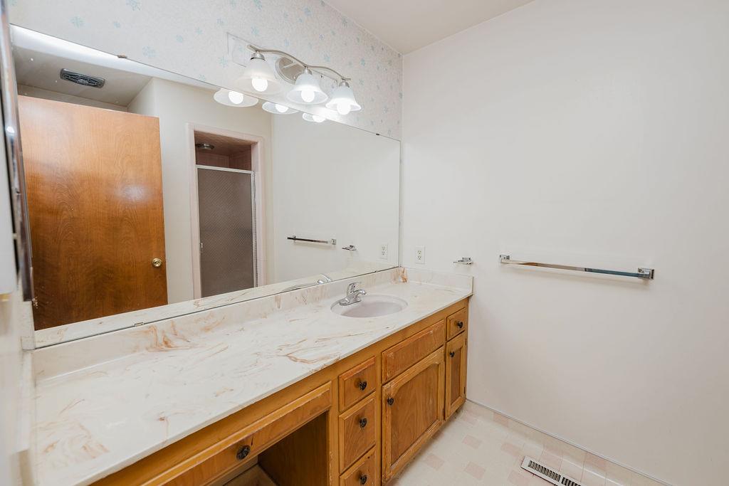 1740 W Celeste Ave, Fresno, CA 93711