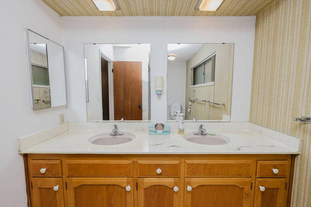 1740 W Celeste Ave, Fresno, CA 93711