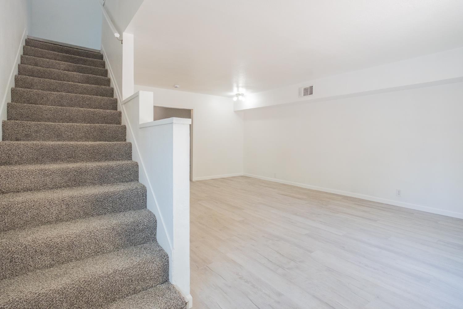 1516 N Fine Ave, Fresno, CA 93727