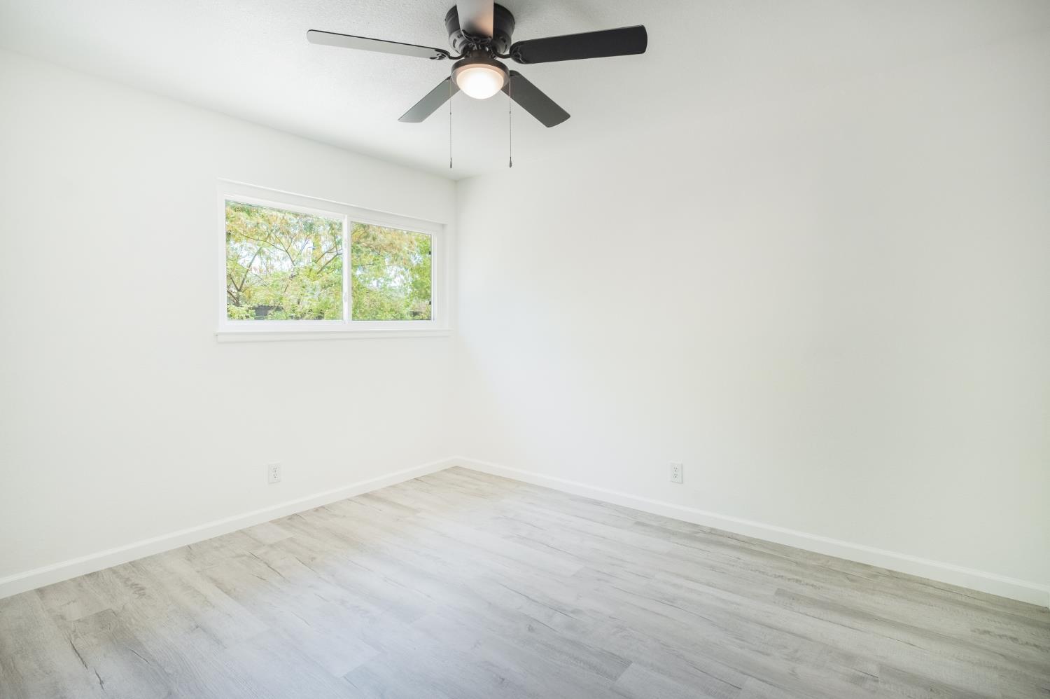 1516 N Fine Ave, Fresno, CA 93727