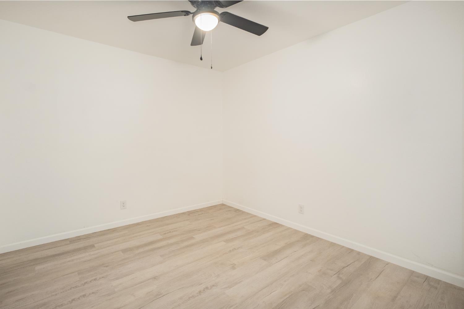 1516 N Fine Ave, Fresno, CA 93727