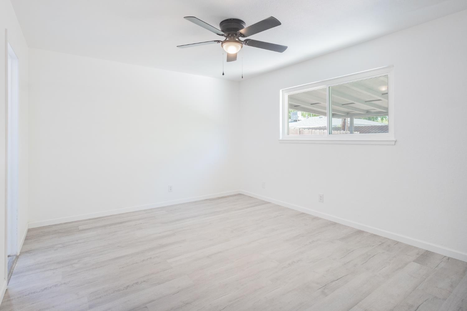 1516 N Fine Ave, Fresno, CA 93727