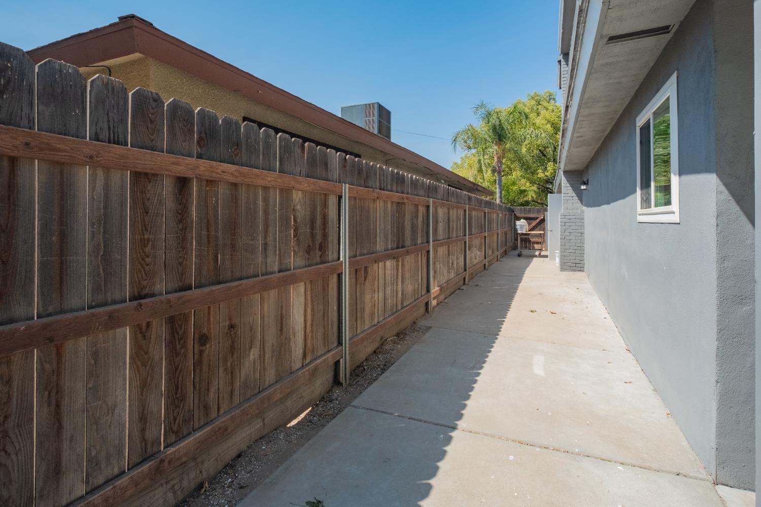 1516 N Fine Ave, Fresno, CA 93727