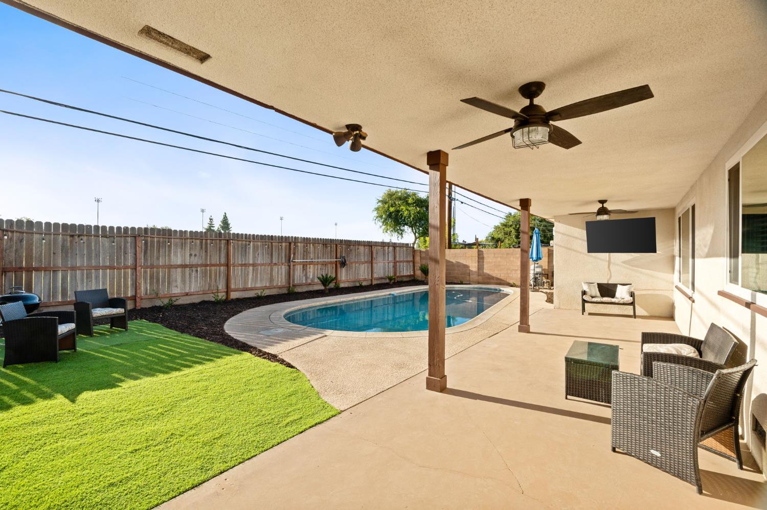 4467 N Bond Ave, Fresno, CA 93726
