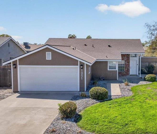 1051 E Terrace Dr, Hanford, CA 93230