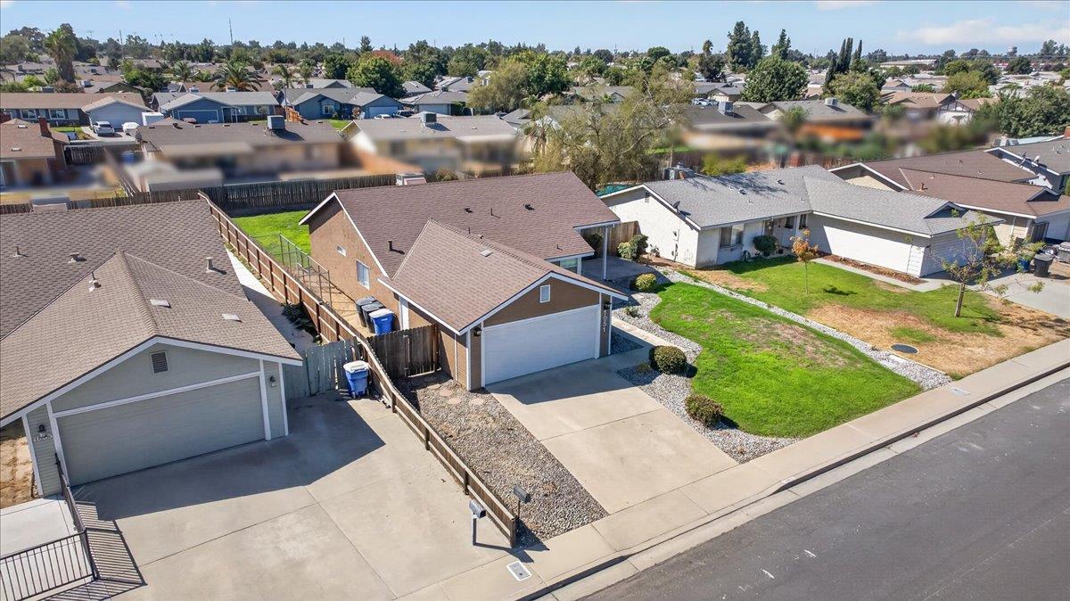 1051 E Terrace Dr, Hanford, CA 93230