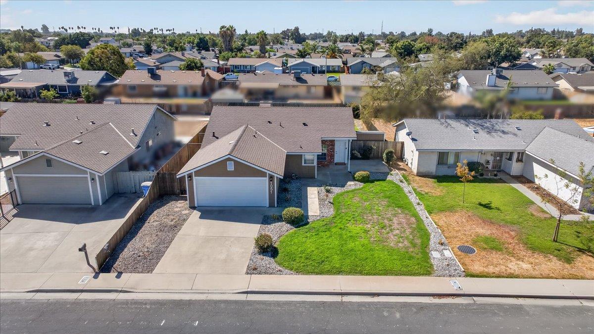 1051 E Terrace Dr, Hanford, CA 93230