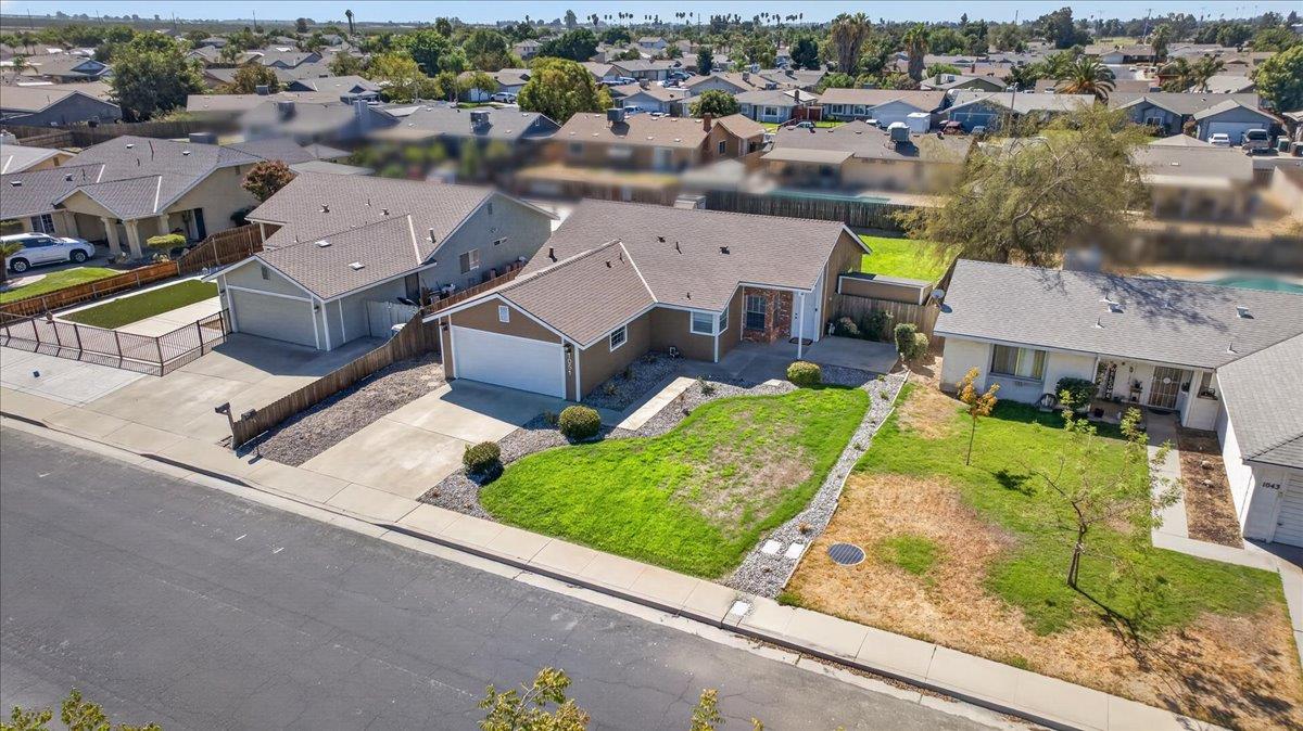 1051 E Terrace Dr, Hanford, CA 93230
