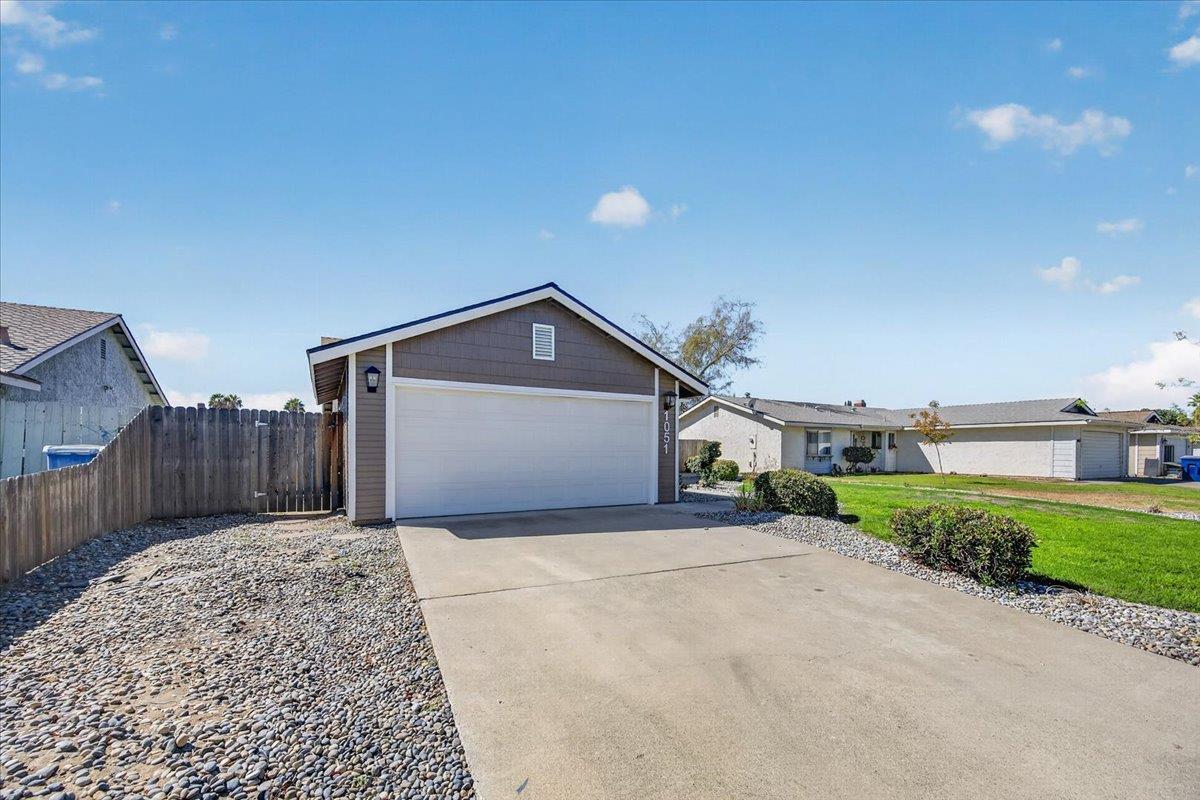 1051 E Terrace Dr, Hanford, CA 93230