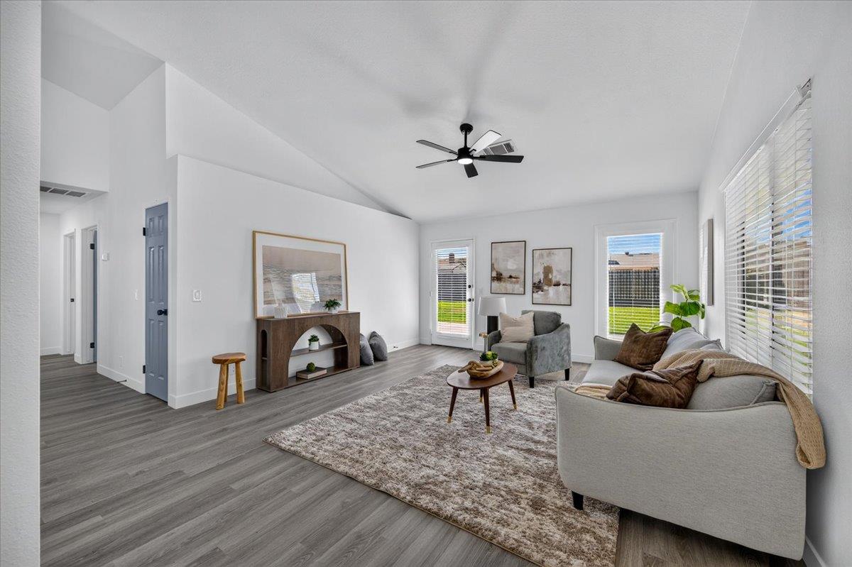 1051 E Terrace Dr, Hanford, CA 93230