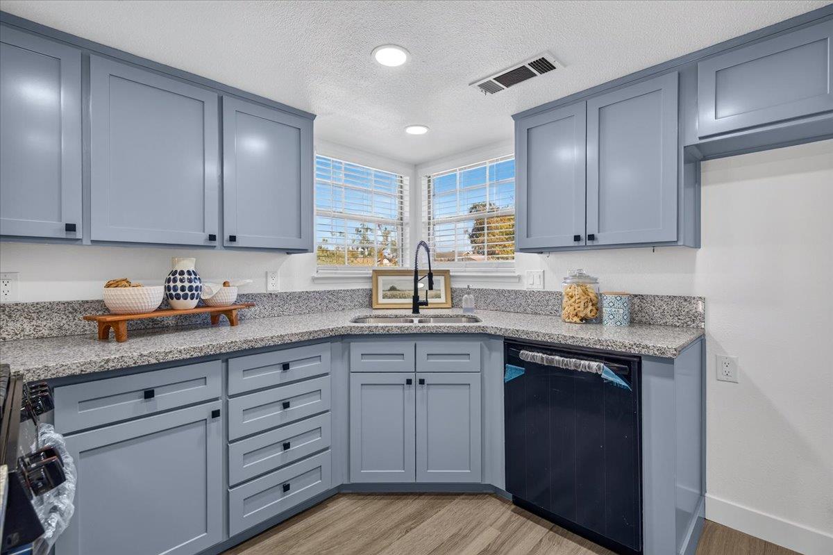 1051 E Terrace Dr, Hanford, CA 93230