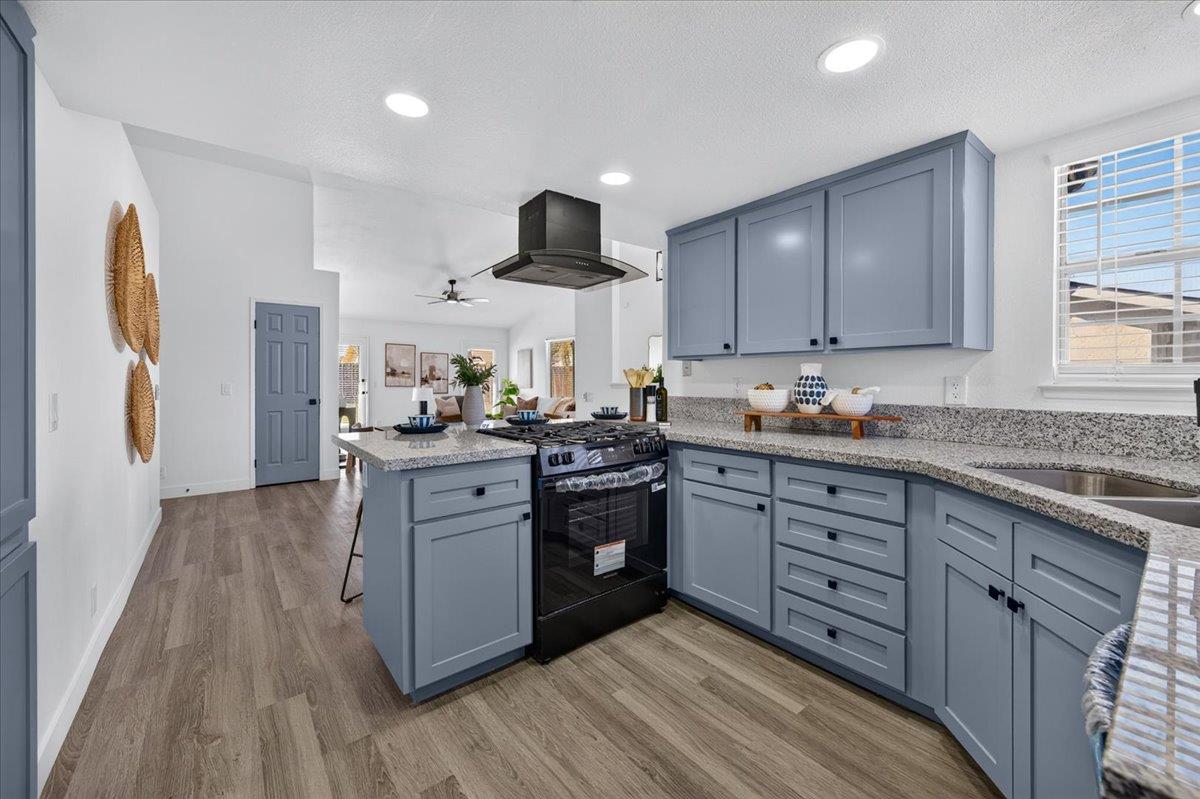 1051 E Terrace Dr, Hanford, CA 93230