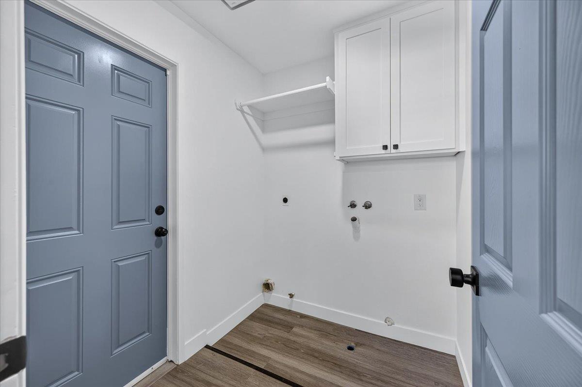 1051 E Terrace Dr, Hanford, CA 93230