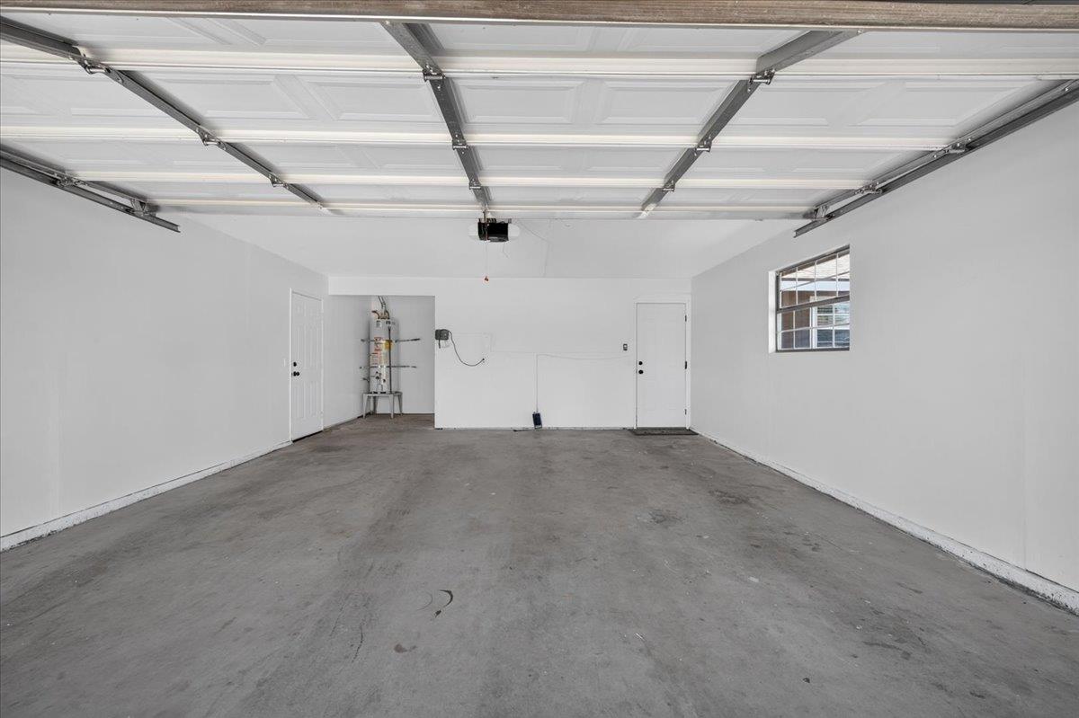 1051 E Terrace Dr, Hanford, CA 93230