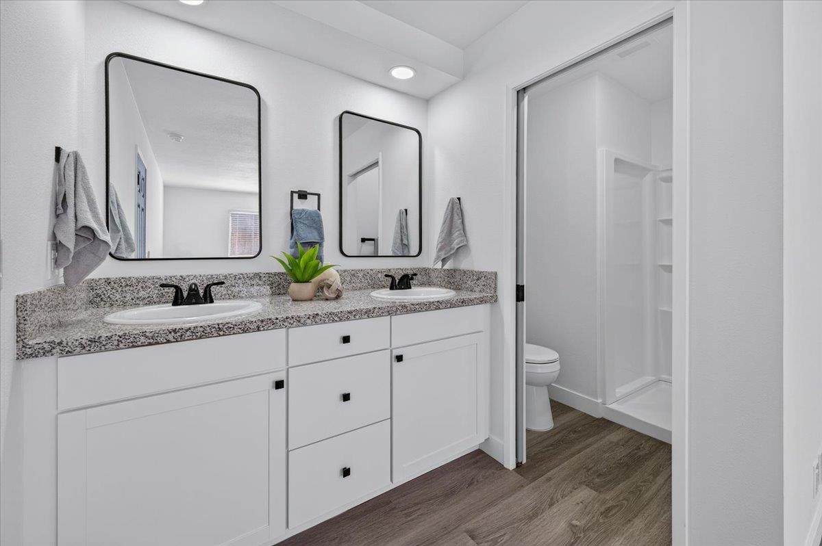 1051 E Terrace Dr, Hanford, CA 93230