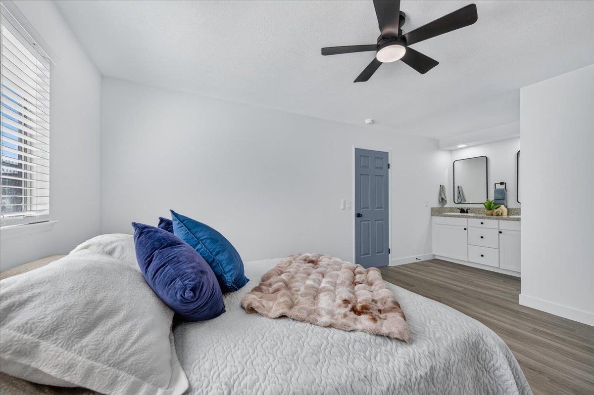1051 E Terrace Dr, Hanford, CA 93230