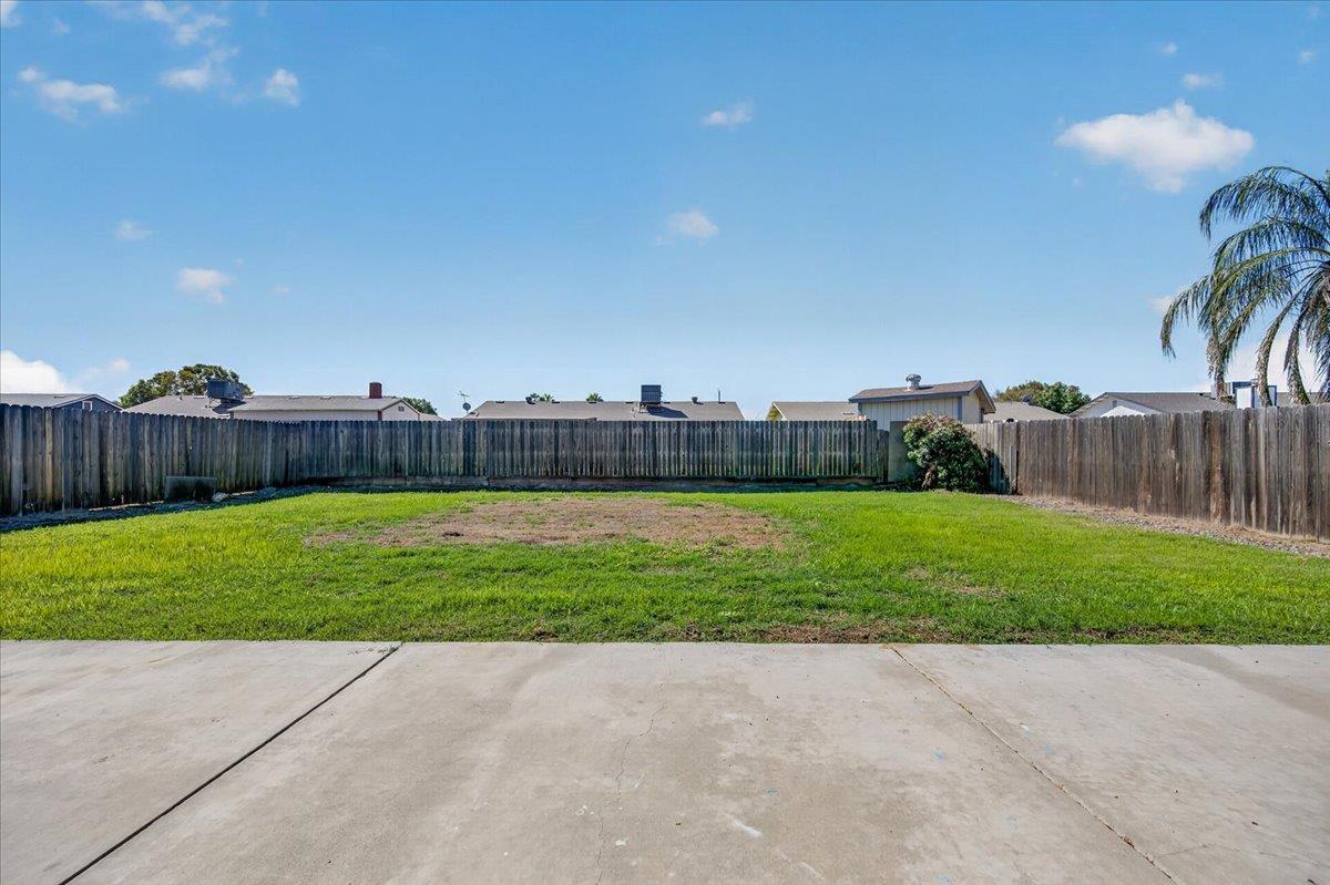 1051 E Terrace Dr, Hanford, CA 93230