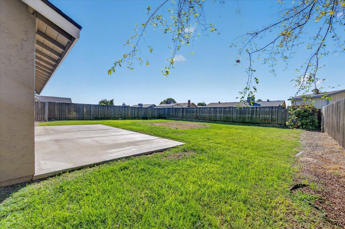 1051 E Terrace Dr, Hanford, CA 93230
