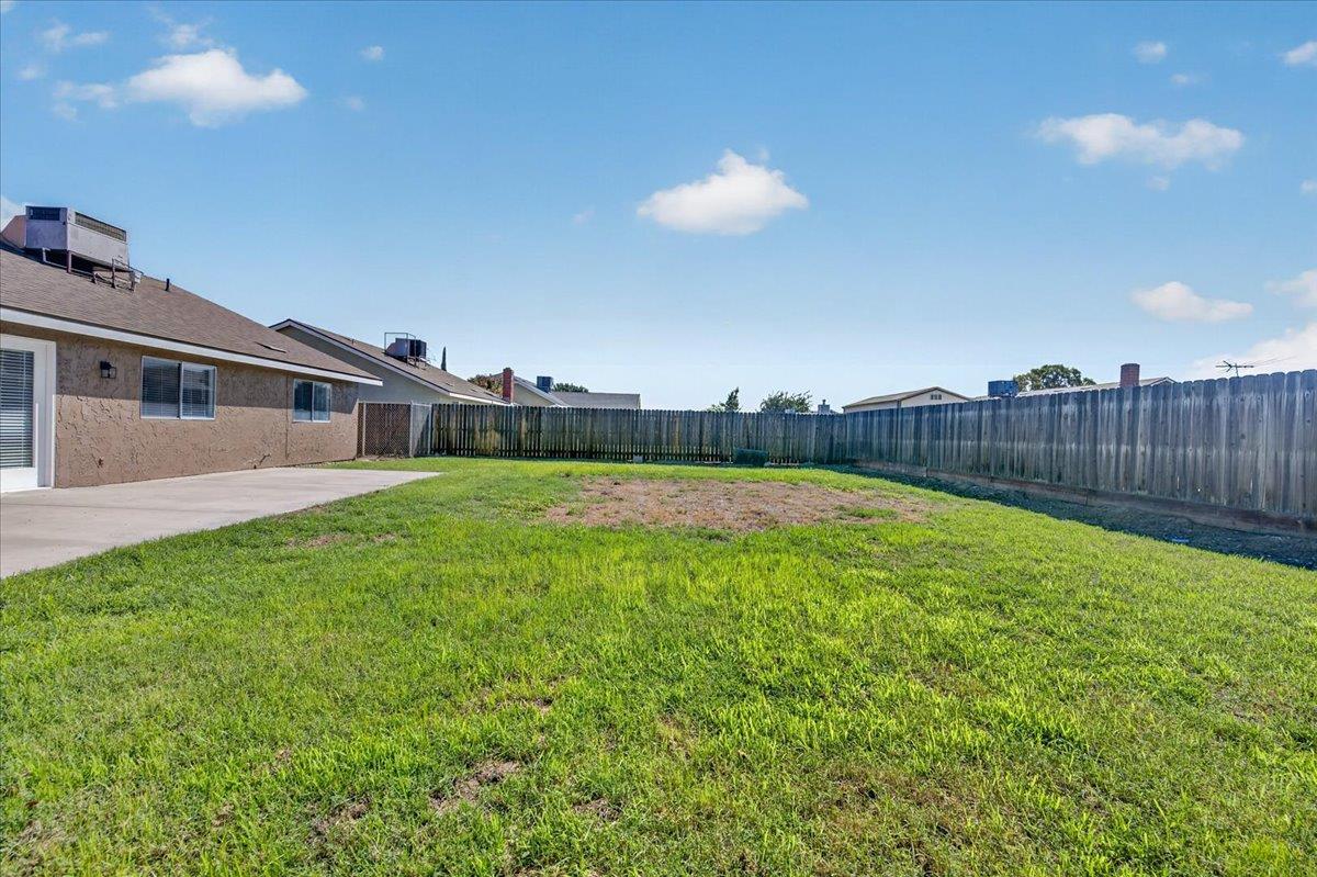 1051 E Terrace Dr, Hanford, CA 93230