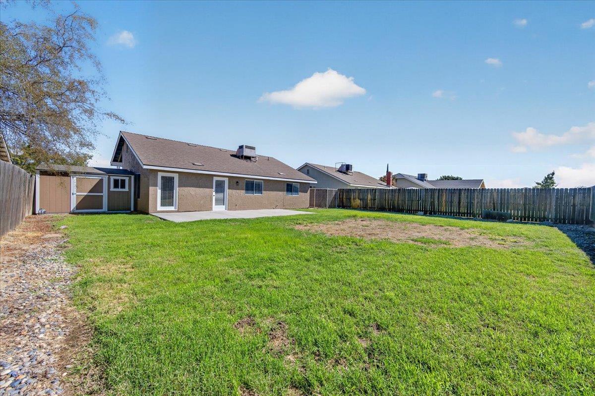 1051 E Terrace Dr, Hanford, CA 93230