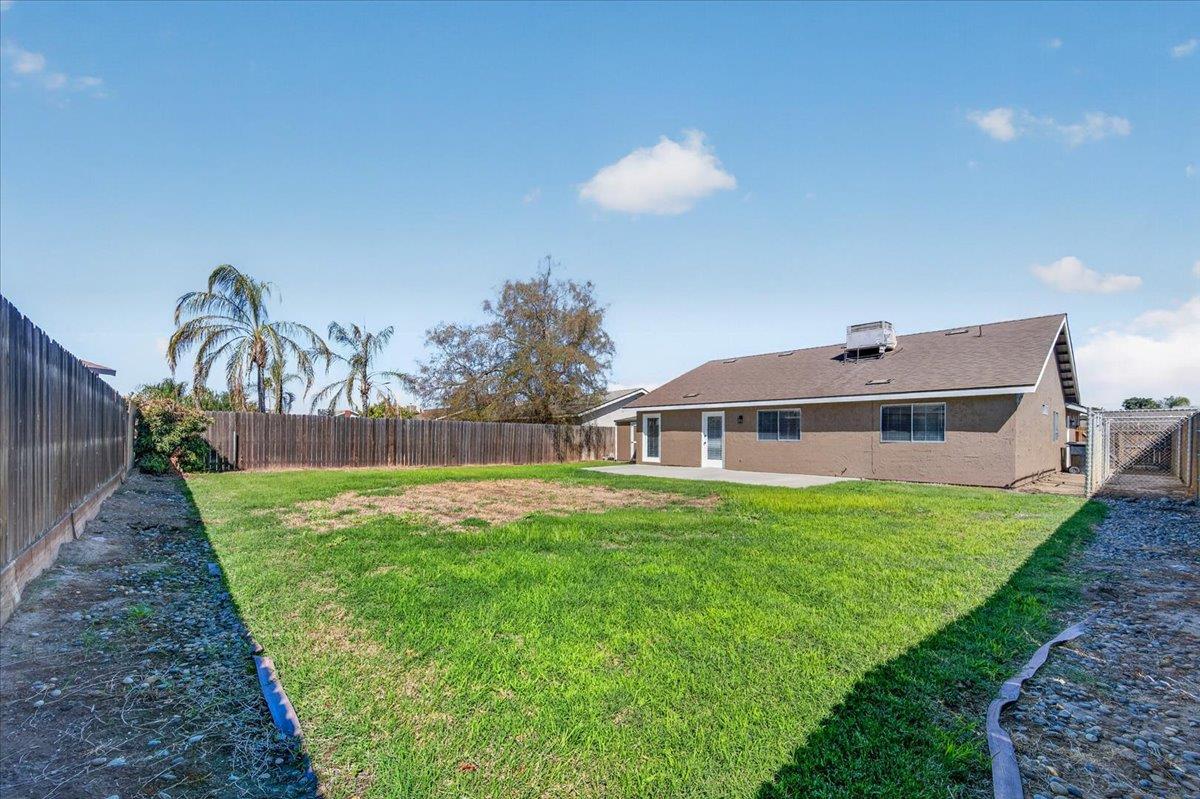 1051 E Terrace Dr, Hanford, CA 93230