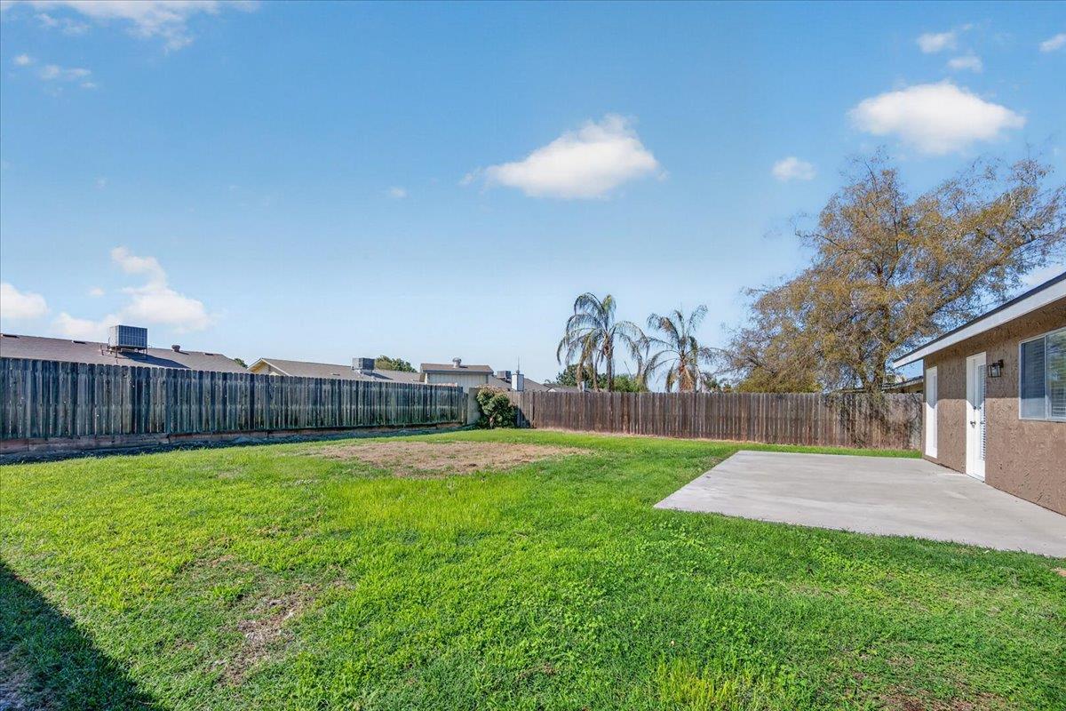 1051 E Terrace Dr, Hanford, CA 93230